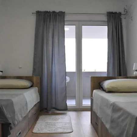 Daire With Parking Space Kastel Stari, - 24803 *