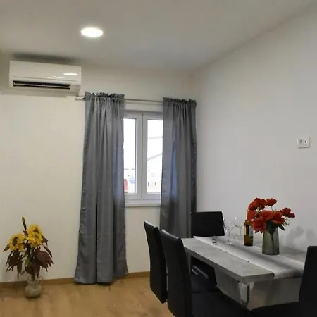 With Parking Space Kastel Stari, - 24803 Daire *